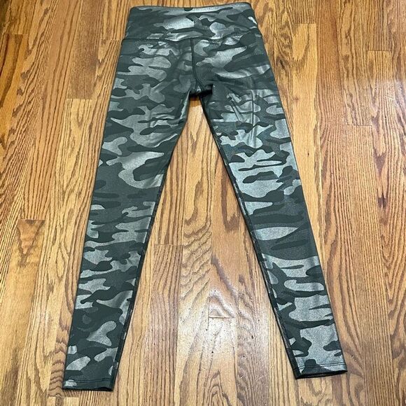 Noli Glossy Camo Leggings - Picture 2 of 3